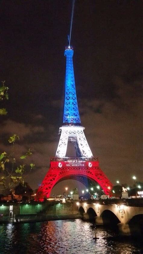 Suggest as a translation of hampe du drapeau copy; Tour Eiffel Rouge Blanc Bleu (avec images) | Tour eiffel ...