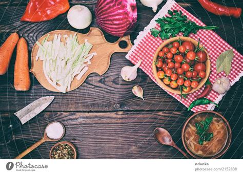 Als es in der sendung darauf ankam. Platte mit Borschtsch und Essen zum Kochen - ein ...