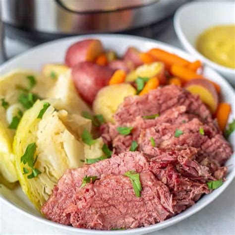 It gives the meat a really distinct flavor that tastes great paired with cabbage, carrots here's a quick rundown for making your instant pot corned beef and cabbage. Corned Beef And Cabbage Instant Pot / Instant Pot Corned ...