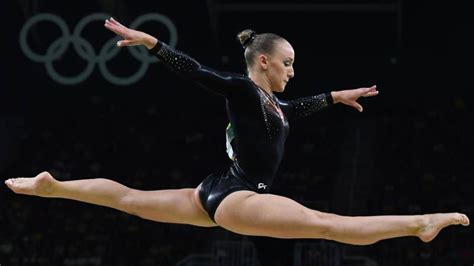 Dat deed lieke wevers met een goede meerkamp en een finalewaardige score (53,365). Goud voor Sanne Wevers op de balk | NOS Jeugdjournaal