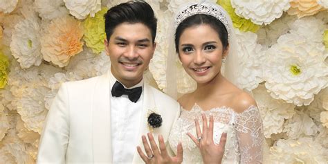 Sekarang, anda punya cincin kawin dan mungkin bingung bagaimana harus memakainya. 8 Desain Cincin Unik Artis Indonesia, Siapa Tahu Bisa ...