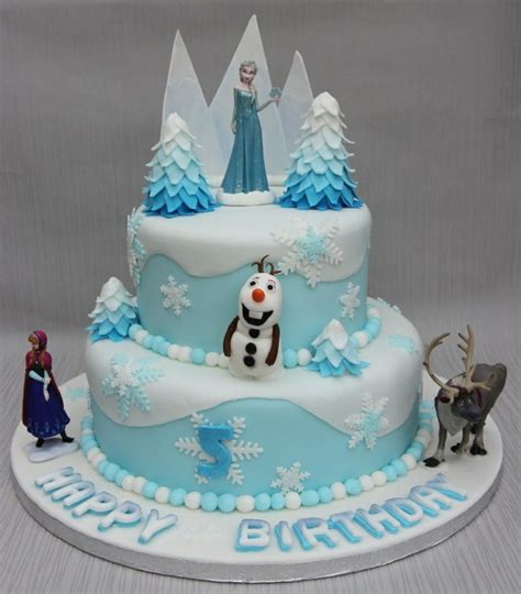 A 3 tier frozen theme cake by abbyliciousz the cake boutique. Gâteau reine des neiges pour un anniversaire thématique ...