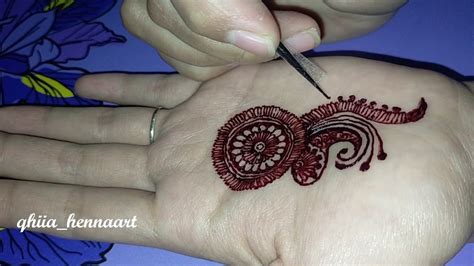Selain di lengan dan punggung tangan, henna juga dapat di buat di telapak tangan. Tutorial simple Henna Maron telapak tangan || by Qhiia ...