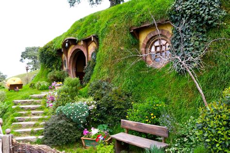 Nun fühlt sich der hausherr wie hobbit gegen goliath. Auenland Feriendorf - 4 Tage im Erdhaus schon für 193€