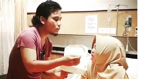 Umur 39 tahun) adalah seorang ulama, da'i, dan pimpinan pondok pesantren ora aji di sleman, yogyakarta. Gus Miftah Posting Momen Romantis Bersama Sang Istri yang ...