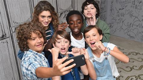 Combining the love of stranger things and the a.v. Stranger things schauspieler. Snapchat/Instagram Accounts ...