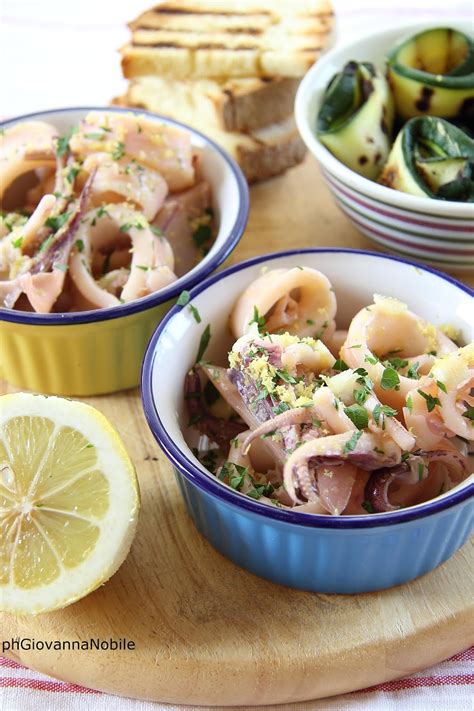 Malgrado la sua bocca sia munita di 310 file di minutissimi denti, questo animale è inoffensivo per l'uomo. Calamari e zucchine al profumo di limone - la cuoca eclettica