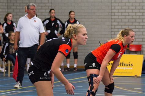 Anouk nieuwenweg (born 1996), a dutch handballer; Zussenstrijd Kim vs Anouk, Inge duimt! | Vizier op volleybal