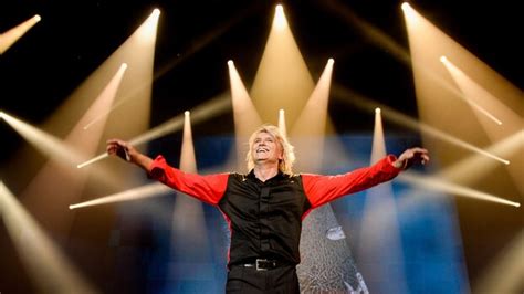 He is famous for being a magician. Las Vegas begint al te lopen voor Hans Klok | RTL Boulevard
