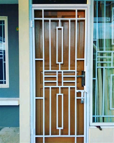 Ya, meski fungsi utamanya melindungi isi rumah dari pencurian, kini teralis juga menjadi elemen untuk melengkapi dekorasi. Jual teralis pintu dan jendela minimalis di lapak Indra ...