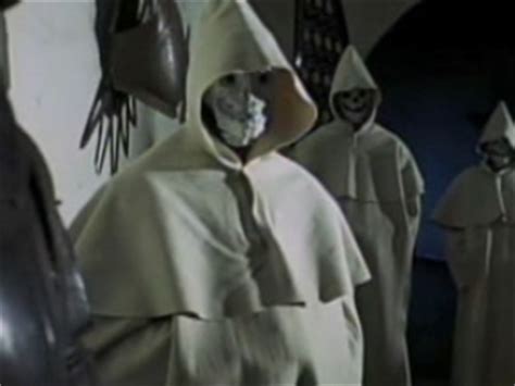 En ella solo aparen tías en pelotas echándo polvos sin parar y es que la cinta trata sobre matar a polvos a una persona para hacerse con su herencia. Mansion Of The Living Dead (US) Trailer (1985) - Video ...