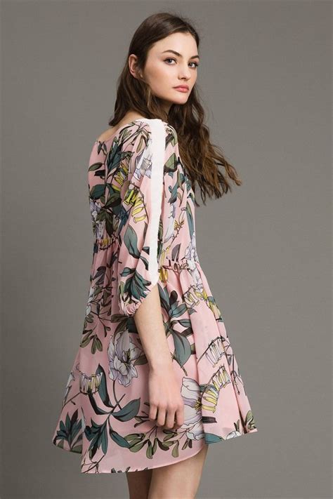 Abito mini in georgette dalla silhouette fluida e scollatura profonda. TWINSET :: Abiti :: Tunica in georgette con stampa a fiori ...