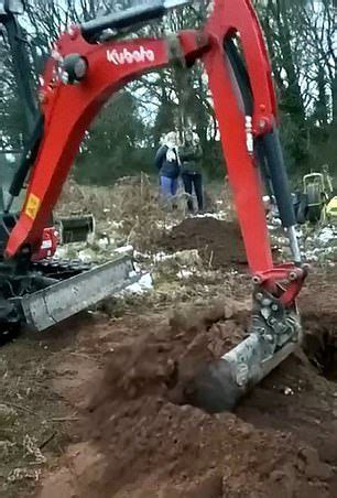 Find a grave is a free resource for finding the final resting places of famous folks, friends and family members. Deaf Dog Resists 30 Hours Buried In A Burrow, Begging ...