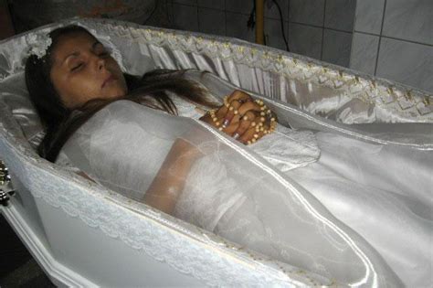 Beautiful girls in their caskets : Beautiful Girls & Women Dead in Their Coffins