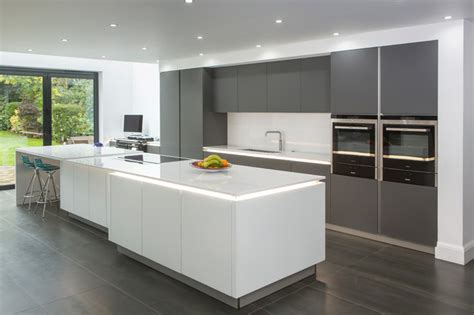 Kube's chosen concept centered around a 'thread', used as a metaphor to connect staff's statements from around the world. Kitchen Extension, Benfleet Rd. - Contemporary - Kitchen ...