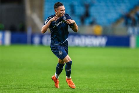 Estadio olimpico nilton santos , rio de janeiro , бразилия. Pepê não seria liberado pelo Grêmio por menos de R$ 70 ...