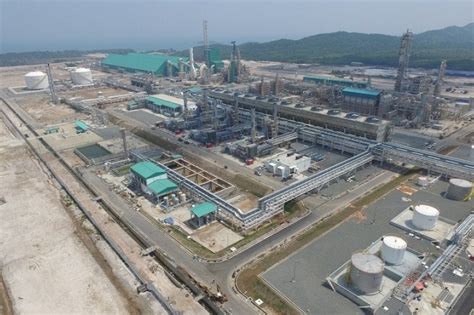 Perusahaan ini juga mengoperasikan 7 kilang minyak dengan kapasitas1.051,7 mbsd, pabrik petrokimia dengan kapasitas total 1.507.950 ton per tahun dan pabrik lpg dengan kapasitas total 102,3 juta ton per tahun. PT Rekind Gandeng Hyundai Bangun Kilang Minyak Tuban, Cilacap, dan Balongan - Nusa Daily