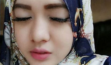Jilbab cantik hot di twitter. Jilbab Cantik Hot Di Twitter - Seminggu Berhijab Nuri Maulida Dimaki Maki Di Twitter Kapanlagi ...