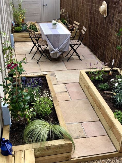 Complete garden makeover including removal of old planting, fully rotorvated, new top soil, and fully re turfed with all border and rockery planting. First timers. Garden Makeover. 1 bed Edwardian Flat ...