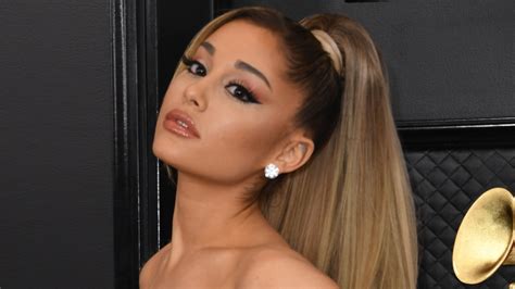 La cantante utilizó su cuenta de instagram para compartir varias fotos del especial día en que se convirtió en una mujer casada. Ariana Grande se compromete con su novio tras un año de ...