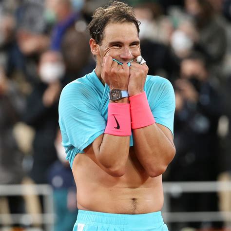 Seine uhr kostet eine million dollar. Rafael Nadal trägt eine neue Uhr - und sie ist sehr ...