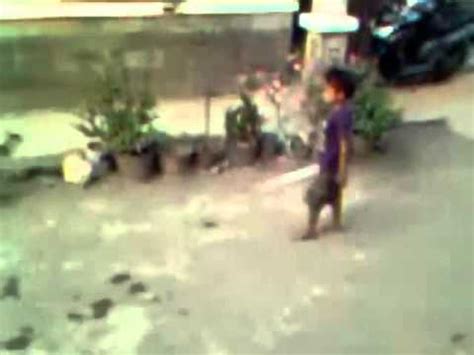 Tempatnya berbagi video viral dewasa terbaru. Video lucu Anak kecil VS ayam jago - YouTube