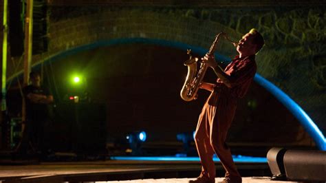 The show was presented by pippo baudo, assisted by serena autieri and claudia gerini. Festival de Blues de Barcelona