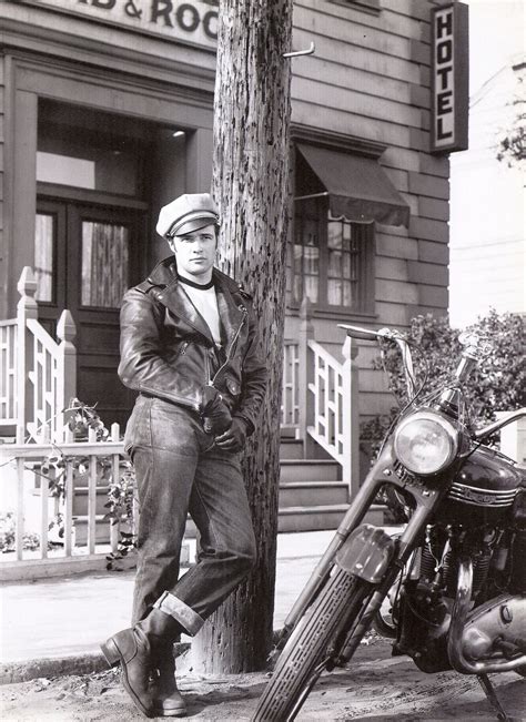 There's one scene where an unarmed motorcycle kills a man. Pin by larry w on Celebs on bikes | Marlon brando, Biker ...