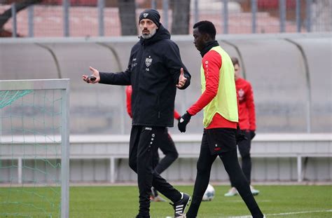 Mit diesen worten hat sich stuttgarts neuer trainer pellegrino matarazzo offiziell vorgestellt. Der neue Chef auf dem Trainingsplatz des VfB Stuttgart ...