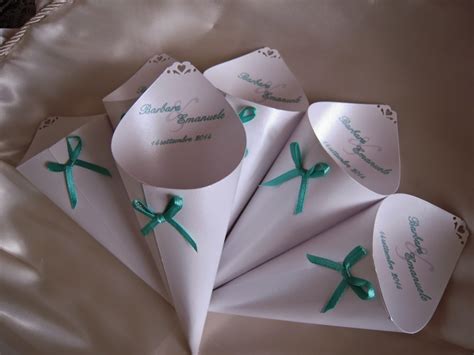 .portaconfetti tiffany, segnaposto matrimonio confetti, scatolina per sapone, scatolina per bulbi set di 10 scatoline vuote da montare facilmente + 10 tags da si può utilizzare come segnaposto con confetti, o semi, bulbi o saponi artigianali,. Eventidecor: Coni portariso / portaconfetti in bianco e ...