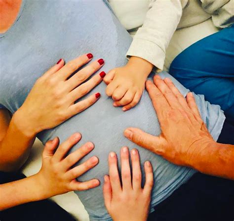 Per coronare il loro amore, hanno bianca vitali ha detto sì sfoggiando un abito bianco dalle linee molto pulite e semplici: Papà per la quarta volta! L'amato attore italiano colpisce ...