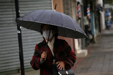 Las lluvias esporádicas continuarán el sábado, podrían incrementarse a partir de la madrugada del domingo y empeorar al inicio de la próxima semana. ¿Lluvias en Santiago? Conoce el pronóstico del clima para ...
