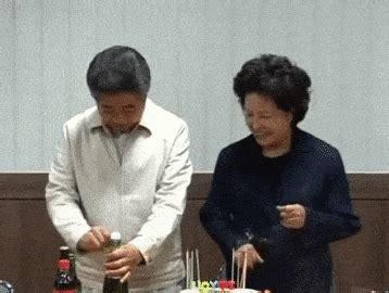 Gif collections, conveniently divided by categories. 병뚜껑 따는 노무현 전대통령..gif