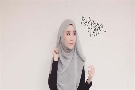 Felixia yeap yang lebih selesa dikenali sebagai raisyyah rania yeap menjadi tetamu ceria pagi di suria dan telah menceriakan lagi studio pada 9 julai 2014. Felixia, Model Majalah Playboy yang Memilih Islam ...