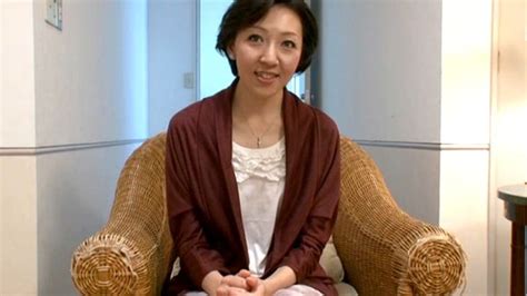 牧嶋美奈子 ショートヘアーで貧乳巨尻な四十路熟女AV女優の ...