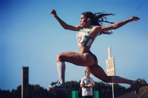 Povea, líder del circuito bajo techo en la actual temporada, no pudo acercarse a los 14.93 m que constituye su registro personal, conseguido. Patricia Mamona triple jump | Triple jump, Track and field ...