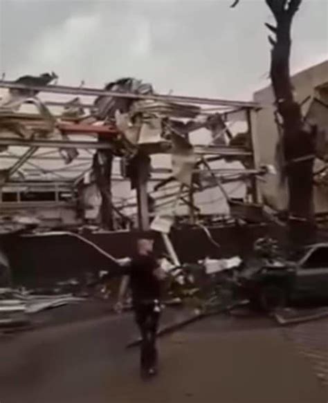 Also known as twisters, tornadoes are born in thunderstorms and are often accompanied by hail. TORNÁDO na Morave: Exfarmárka Mokráňová v slzách… VIDEO ...