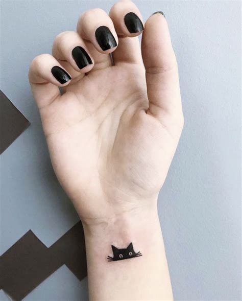 Unique hand tattoos for couples, men and women for inspiration with complete tattoo guide. 47 Small Hand Tattoos Designs with Deep Meanings ...