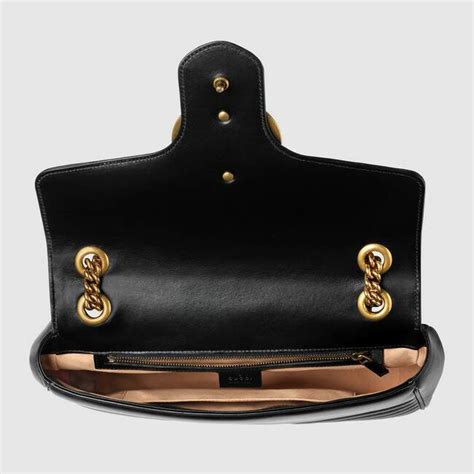 Under the creative direction of #alessandromichele gucci is redefined as a luxury brand with a contemporary. Bolsa G. Gg Marmont Matelassé Shoulder Bag - Ofertas de Grife