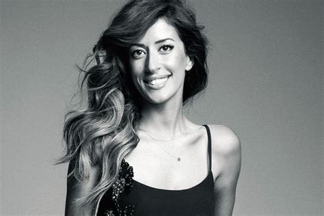 Ana moura, née en 1979 à santarém au portugal, est une fadiste portugaise. Narodowe Forum Muzyki