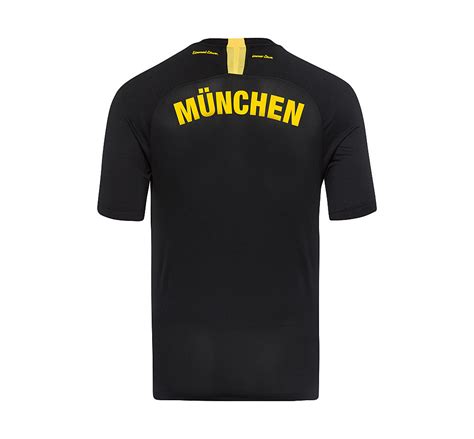 The v neck collar is finished with a soft kn. 1860 Munich 2020-21 Nike Away Kit | 20/21 Kits | Football ...