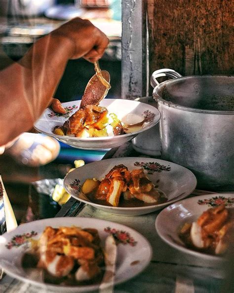 Temukan serunya bogor di berbagai tempat wisata ini. 15 Tempat Wisata Kuliner di Bogor, Anti Lapar Saat Liburan di Kota Hujan
