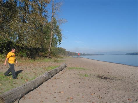 Collins beach is a pristine stretch of azure waters and sandy beachfront in sauvie island. Location Photos of Sauvie Island - Collins Beach