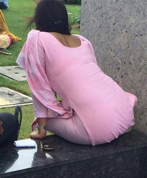 Desi bhabhi devar k saath nahati hui!!! Beautiful Gand Photos - Moti Gand Pictures In Tight Dress ...