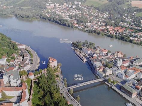 The picturesque city lies in germany's far southeast corner near the austrian border. Jsong: Hợp Lưu giữa những dòng sông Danube-Inn-Ilz. Passau