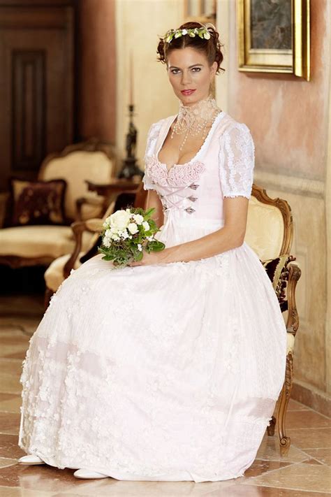 Suchen sie nach einem einfachen brautkleid, das einfache brautkleider sind perfekt für die minimalistische braut, die an ihrem hochzeitstag eine große stilerklärung abgibt. Hochzeit 2012: Lange extravagante Brautkleider | Bild 6 ...