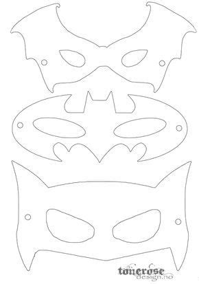 You can find the tutorial on the internet to make the superhero. Free printable superhero masks! =) Gratis print superhelt ...