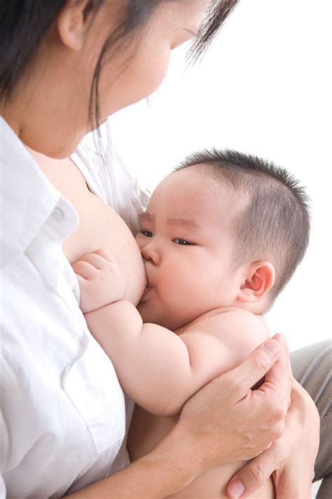 By 8 months, it's typical for your baby to be eating one to two meals a day. One Breast Or Two Per Feed? - Breastfeeding Support