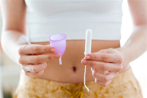 Solange noch wochenfluss kommt, ist der muttermund noch leicht geöffnet, es besteht also eine gewisse, allerdings geringe infektionsgefahr, sowohl beim baden als auch beim geschlechtsverkehr. ᐅ Menstruationstasse - auch nach der Geburt? » windelprinz.de