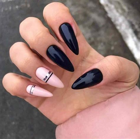 El negro es el color de la noche, el misterio y se asocia con el infinito y la fuerza. Uñas Gelish Negras Con Rosa - Un Dibujo Bonito